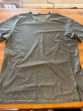 Lululemon Men's Short Sleeve Crewneck Shirt - XXL